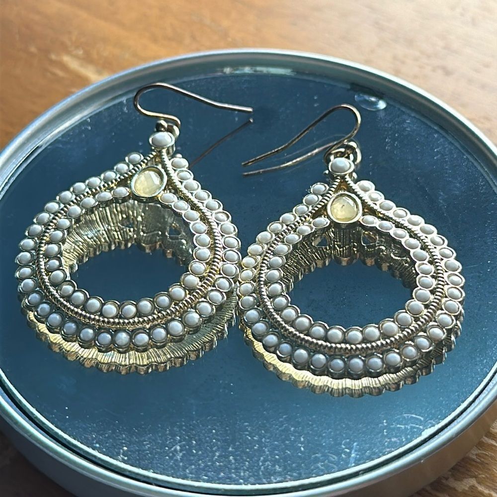 White bead  & gold tone large teardrop drop festival boho wire‎ earrings